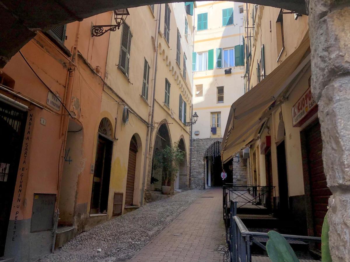 Appartamento Ai Piedi Della Pigna Sanremo Bagian luar foto