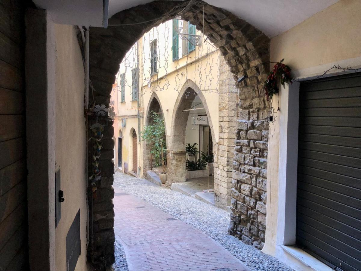 Appartamento Ai Piedi Della Pigna Sanremo Bagian luar foto