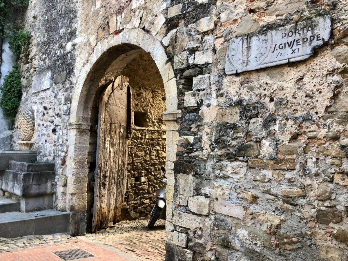 Appartamento Ai Piedi Della Pigna Sanremo Bagian luar foto