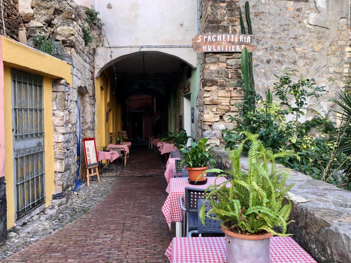 Appartamento Ai Piedi Della Pigna Sanremo Bagian luar foto
