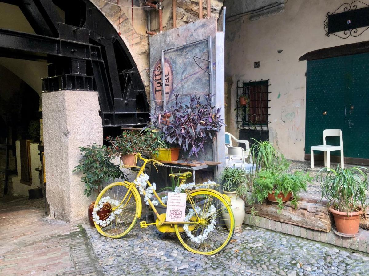 Appartamento Ai Piedi Della Pigna Sanremo Bagian luar foto