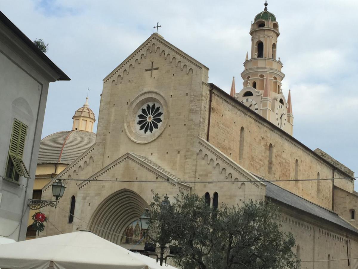 Appartamento Ai Piedi Della Pigna Sanremo Bagian luar foto
