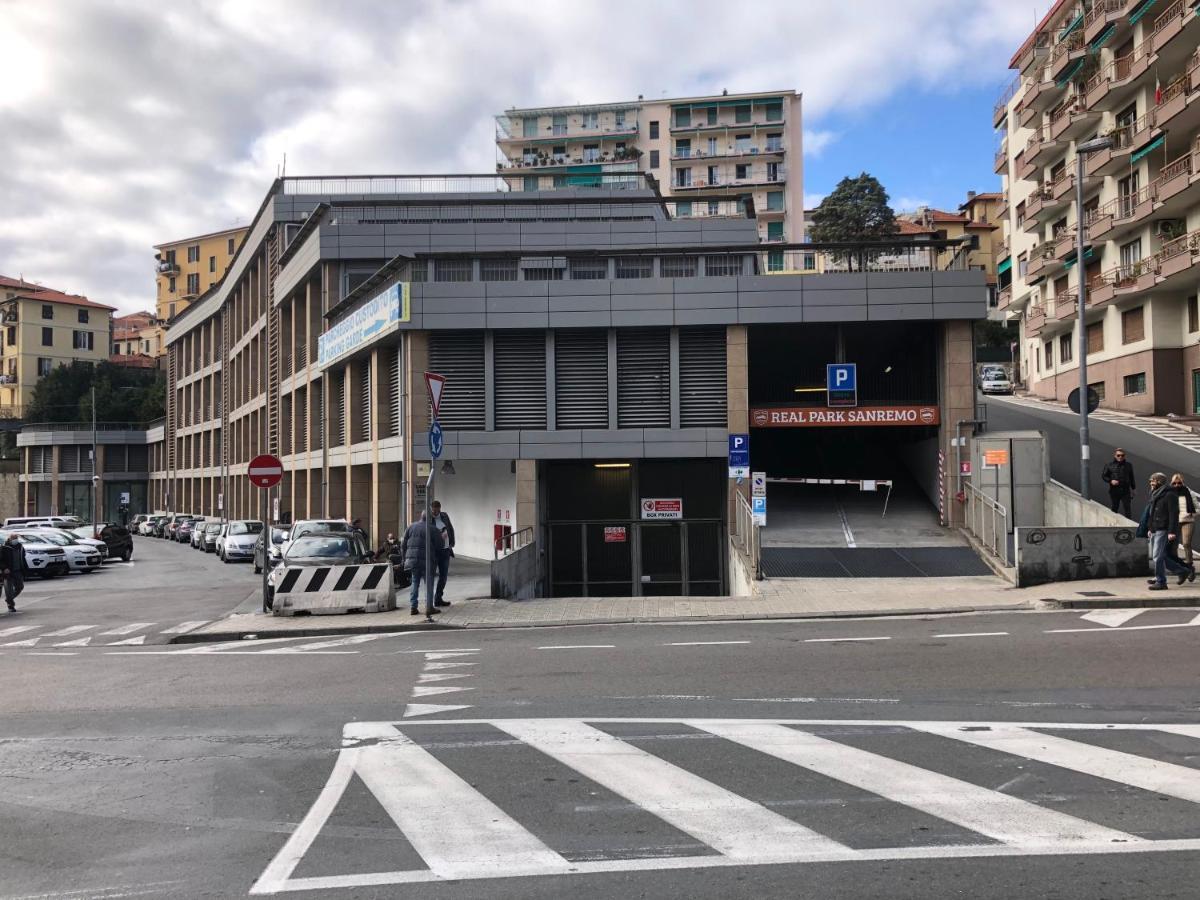 Appartamento Ai Piedi Della Pigna Sanremo Bagian luar foto