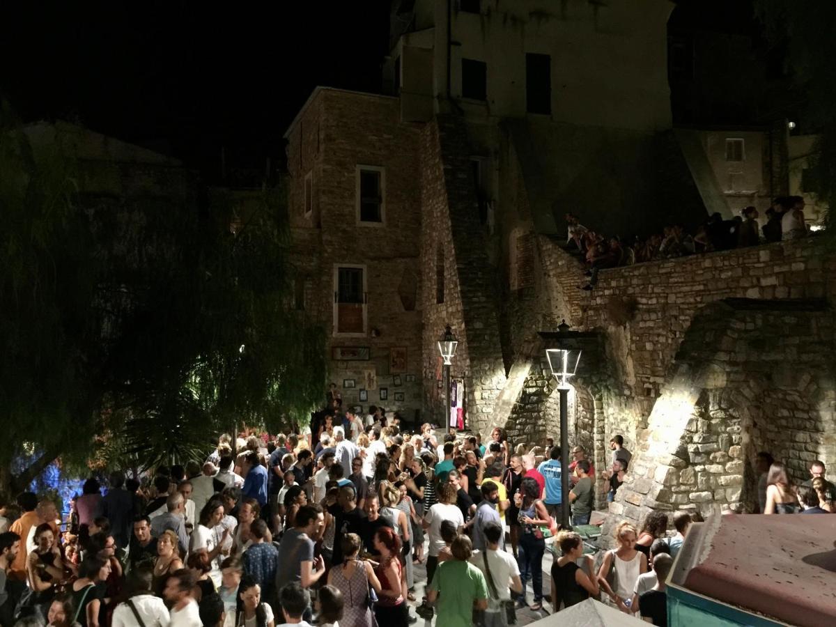 Appartamento Ai Piedi Della Pigna Sanremo Bagian luar foto